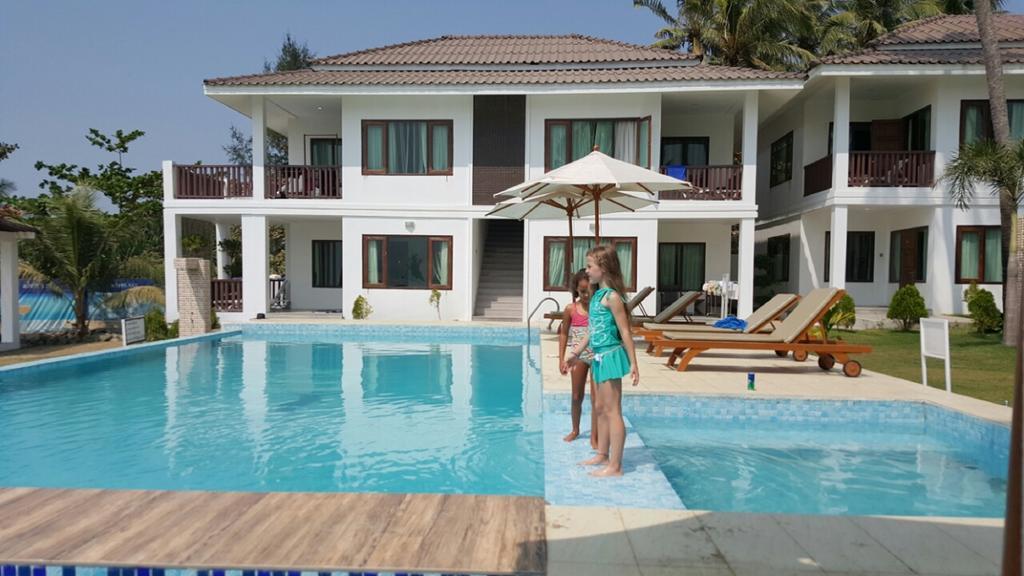 Hotel Lux Ngwesaung Exterior photo