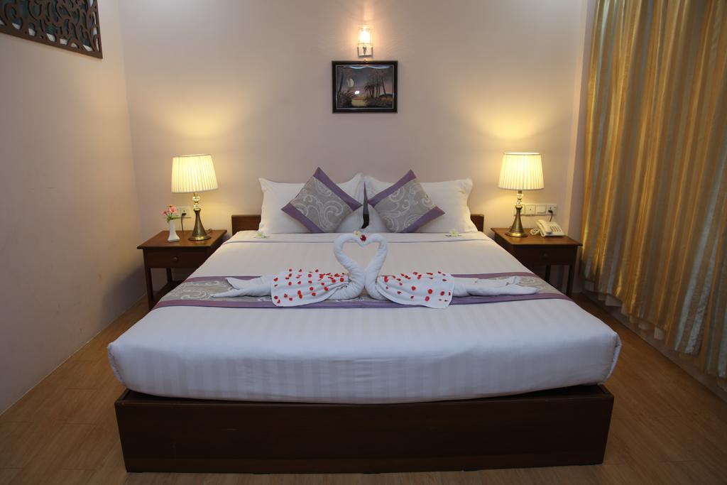 Hotel Lux Ngwesaung Exterior photo