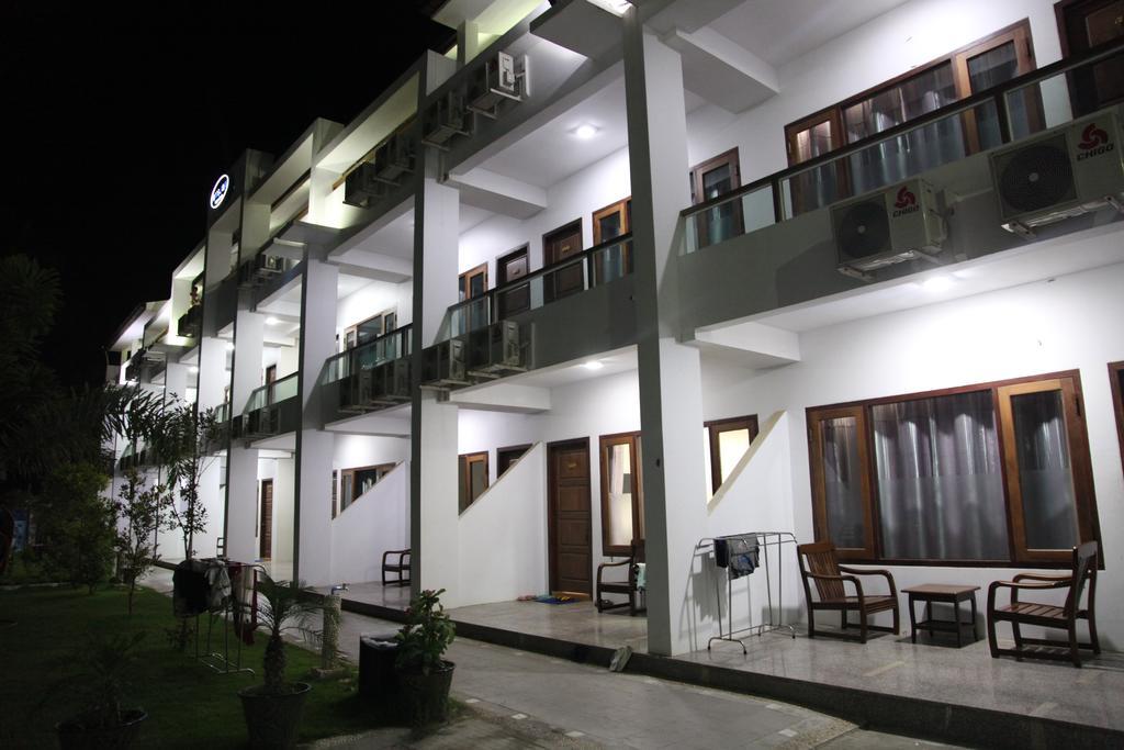 Hotel Lux Ngwesaung Exterior photo