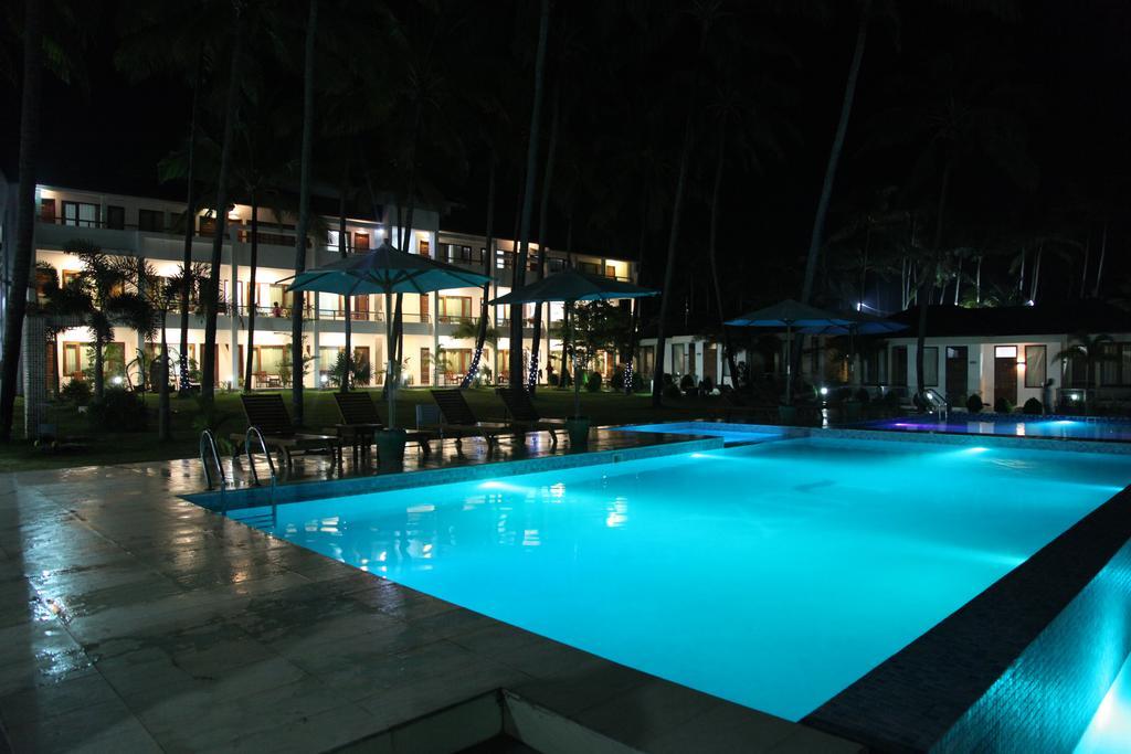 Hotel Lux Ngwesaung Exterior photo