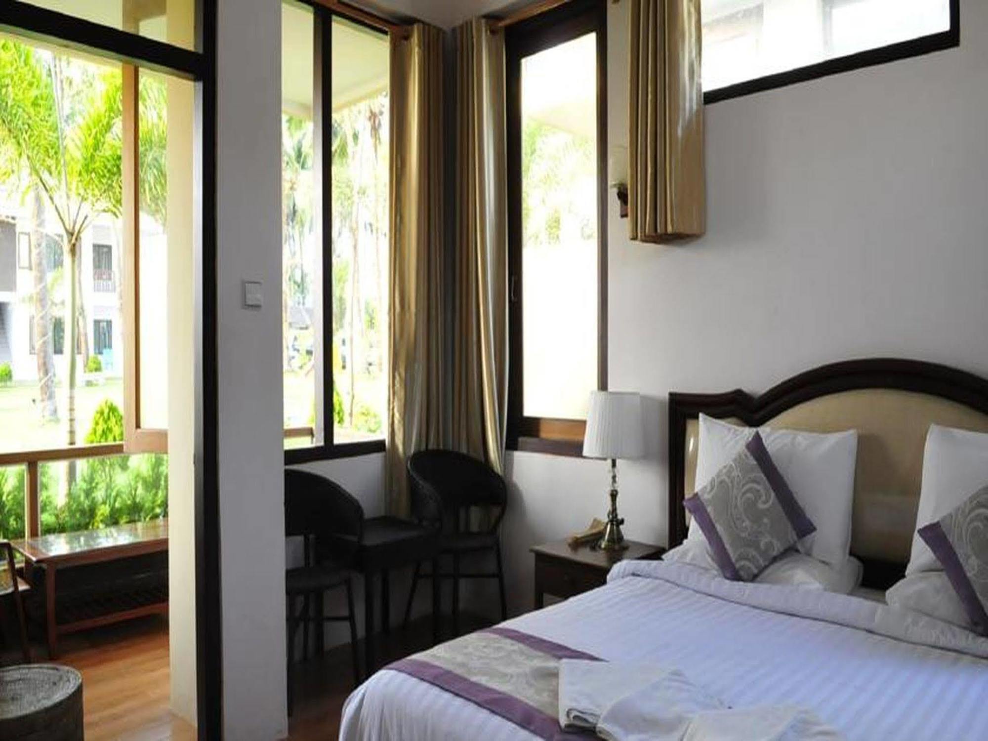 Hotel Lux Ngwesaung Exterior photo