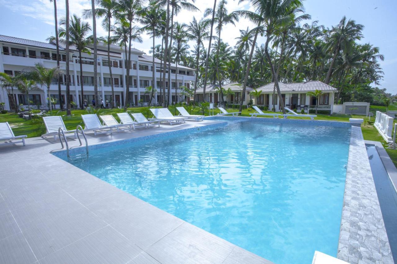 Hotel Lux Ngwesaung Exterior photo